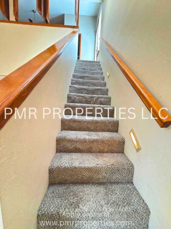 Building Photo - 2 Bedrooms / 2 Bathrooms Apartment