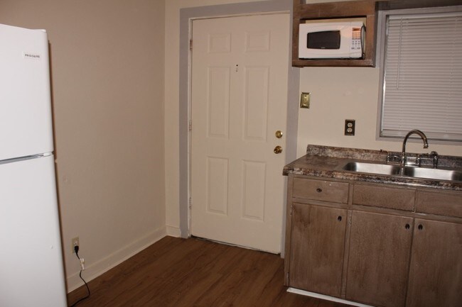 Building Photo - 65 Noble Rd