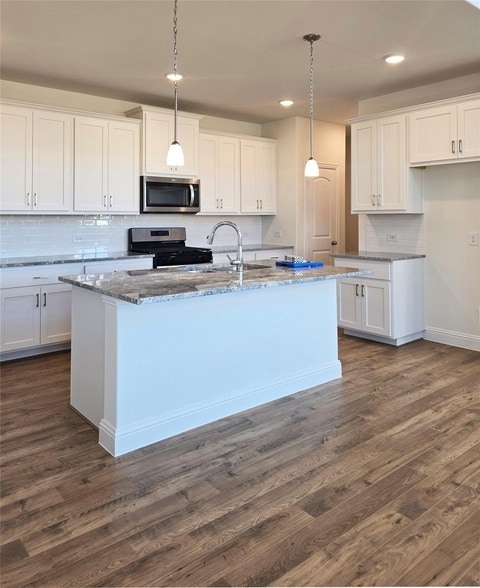 Building Photo - 631 Blakelys Wy