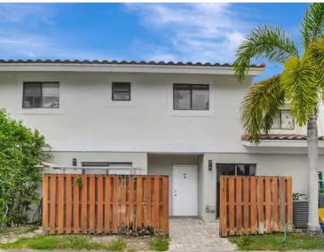 Building Photo - 7630 Lago Del Mar Dr