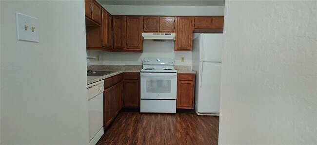 Building Photo - 1712 Crestpoint Dr