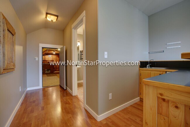 Building Photo - Beautiful Home On 10 Acres. Horse property