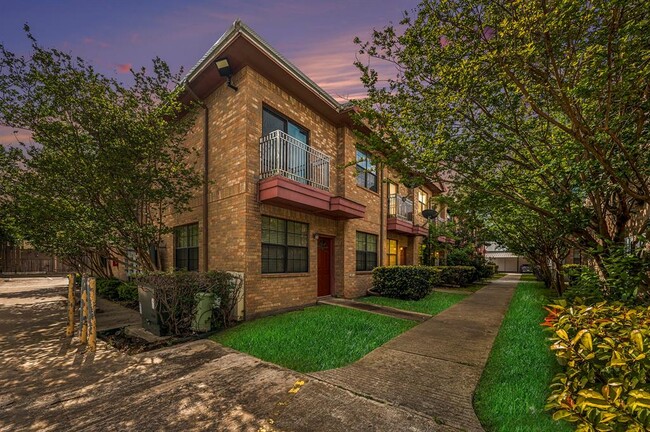 Building Photo - 9400 Bellaire Blvd