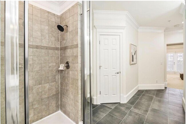 Building Photo - 802 Clifton Heights Ln NE