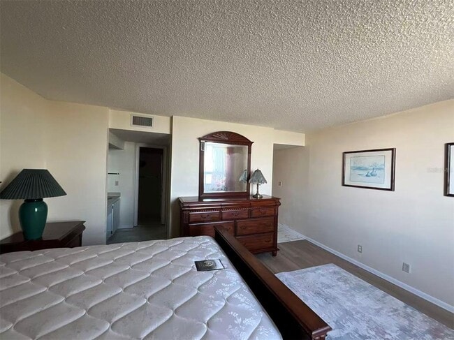 Building Photo - 2618 Cove Cay Dr