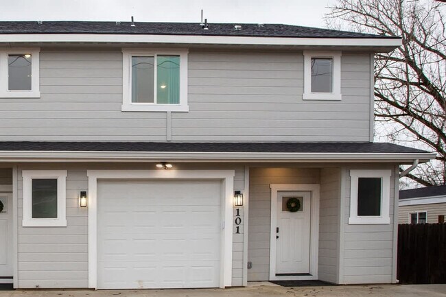 Building Photo - 609 N Kimball Ave