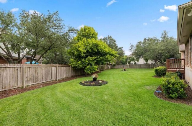 Building Photo - Gorgeous 4/BR 3/BA One-Level Home with Mod...