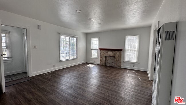 Building Photo - 1709 W 70th St