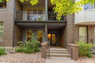 Building Photo - A contemporary 1826 sq ft. 3 Bedroom / 3 B...