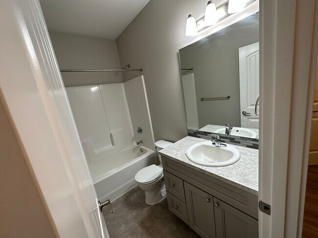 Building Photo - 553
