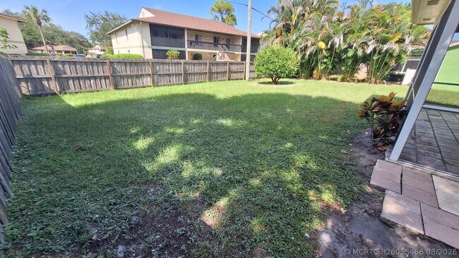 Building Photo - 135 Village Cir