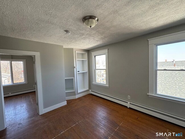 Building Photo - 173 Farren Ave