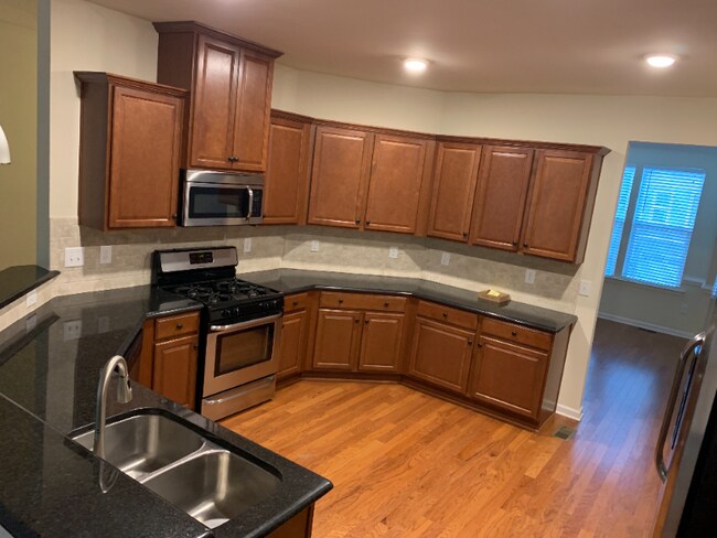 Building Photo - 717 Edgewater Ridge Ct