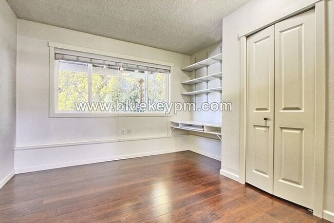 Building Photo - 3 Bed, 2.5 Baths Home with Family Room and Office in Mt. Vista