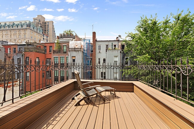 Building Photo - 24 W 90th St