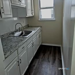 Building Photo - 28 Wilson St