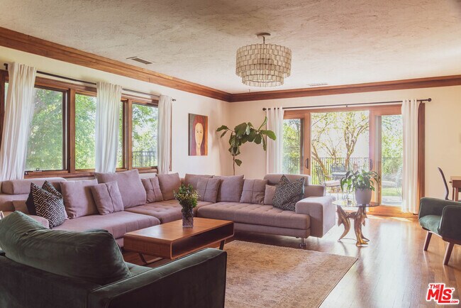 Building Photo - 1070 Norumbega Dr