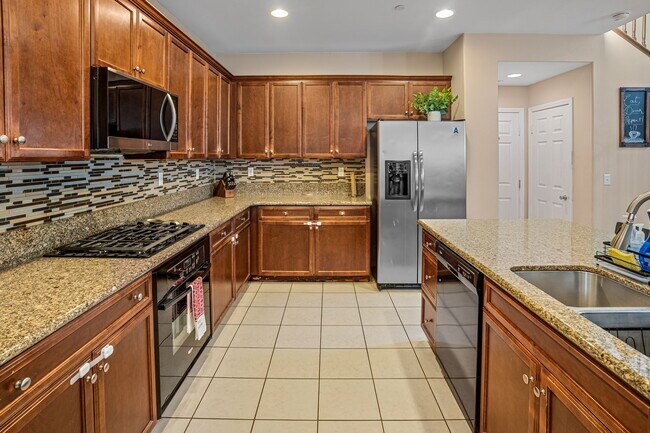 Primary Photo - 1324 Pershing Rd