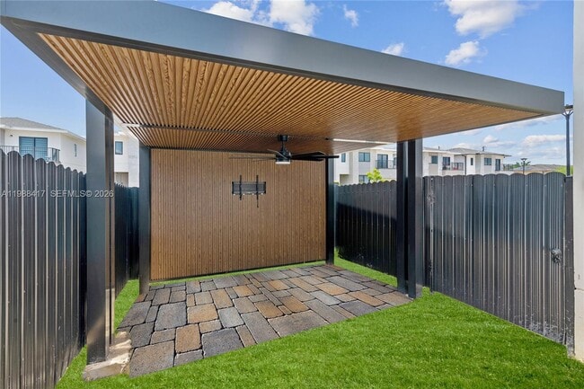 Building Photo - 1396 NW 3rd St