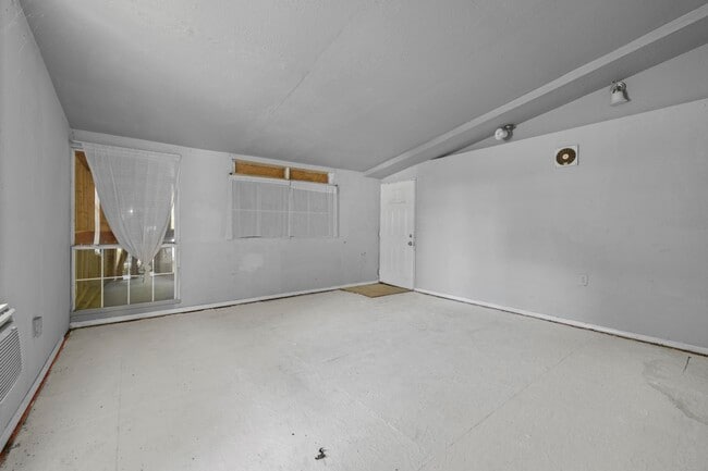 Building Photo - 3066 Redbud Rd