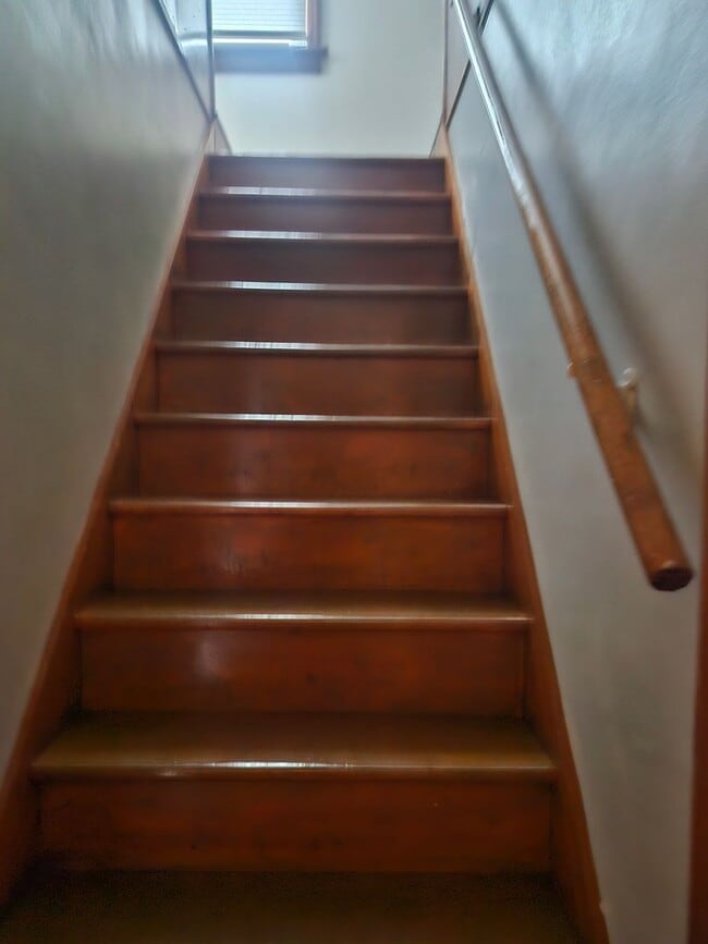 Building Photo - Single family home in great neighborhood!