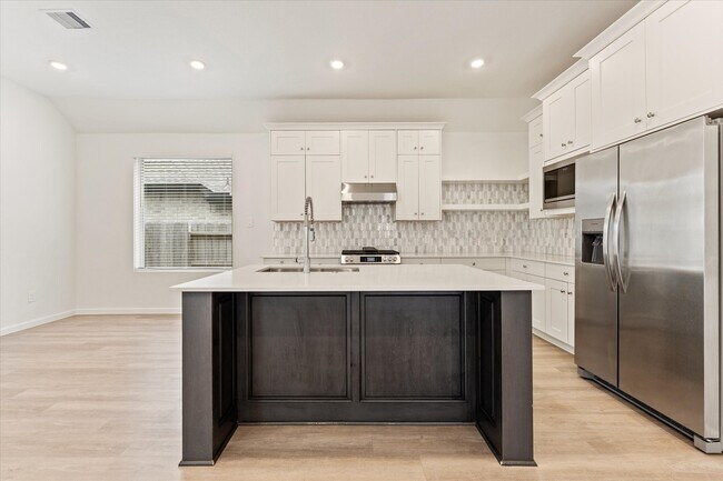 Building Photo - 15520 Maple