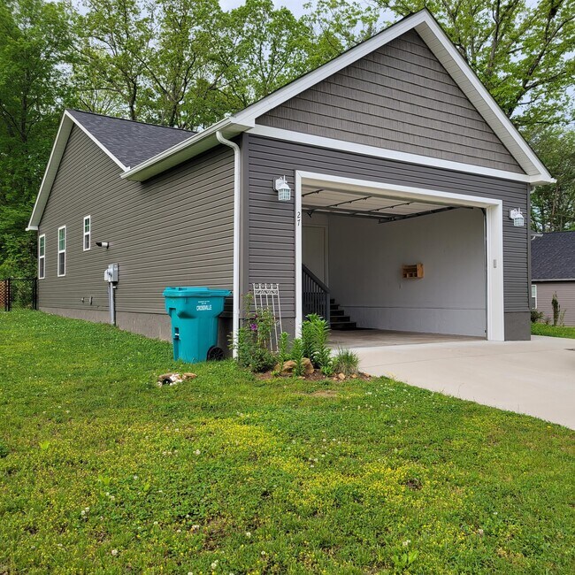 Building Photo - 27 Patrick Dr