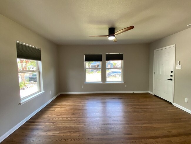 Building Photo - Super Cute, Newly Remodeled, 2bd/1bth hous...
