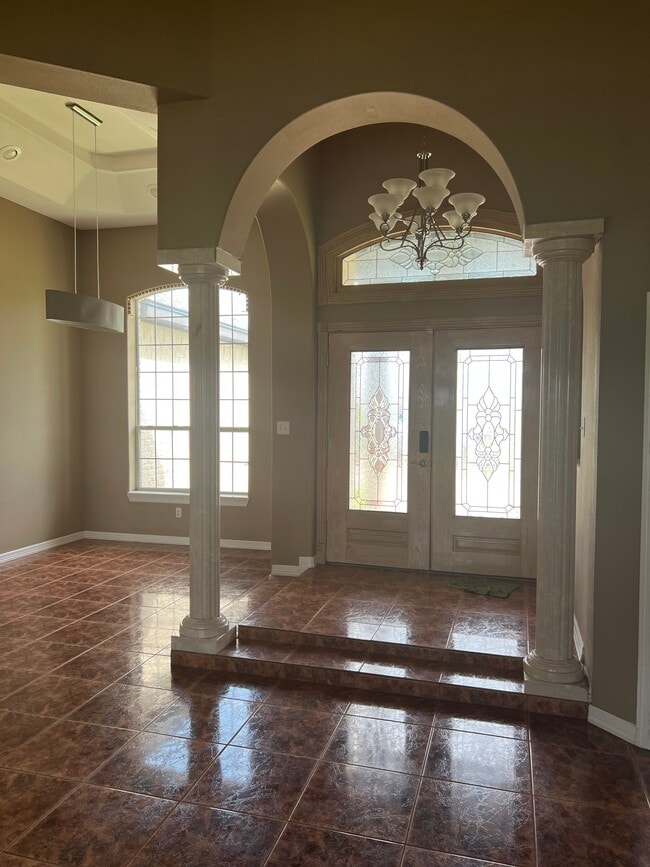 Building Photo - 420 W Palm Dr