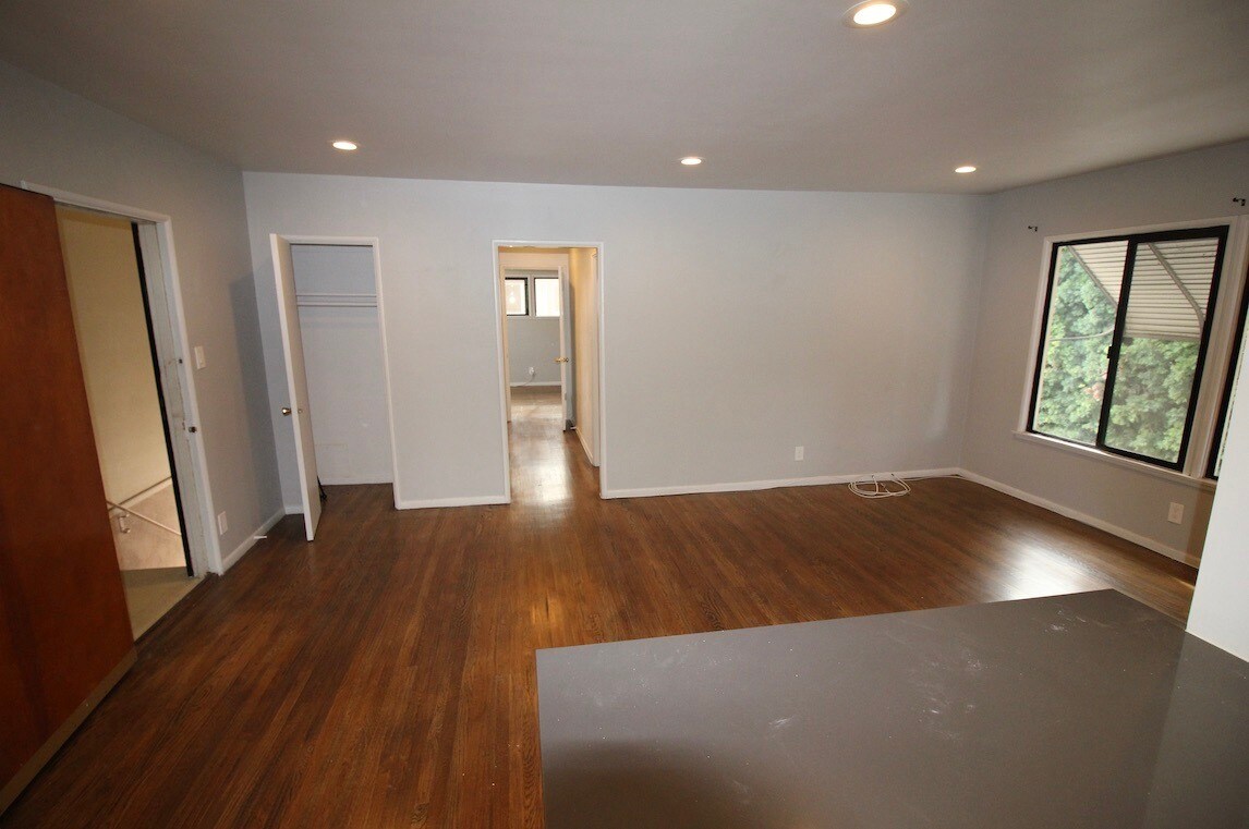 Building Photo - 5055 Laurel Canyon Blvd
