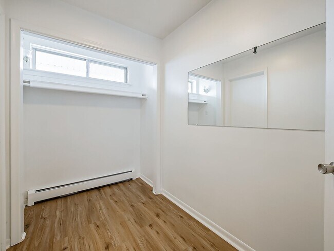 Building Photo - Freshly Updated 2BR Home in Prime White Lake Location!