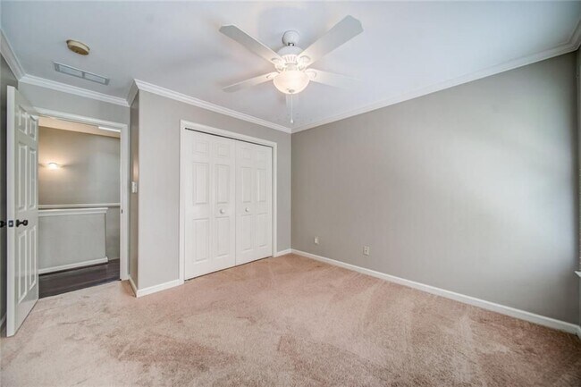 Building Photo - 2555 Ridgewood Rd NW