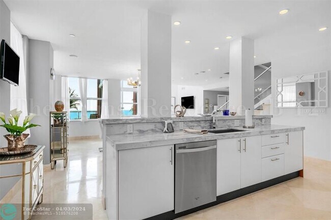 Building Photo - 2110 N Ocean Blvd