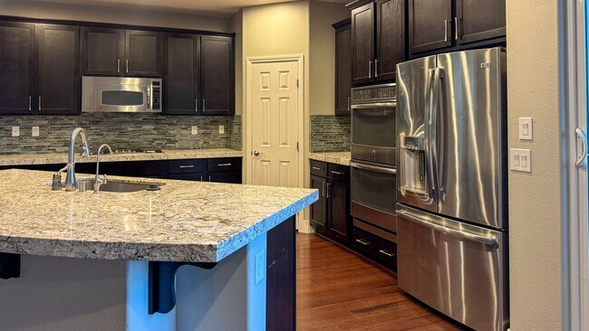 Building Photo - 4-bed, 2.5 bath, 2,498 sq ft home in Mount...