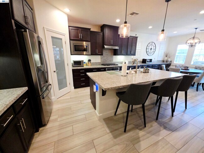 Building Photo - 2488 Remy Cantos Dr