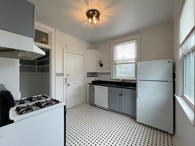 Kitchen - 103 Lancaster Ave