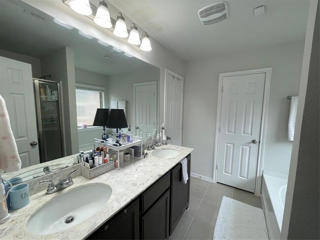 Building Photo - 2521 Weatherford Heights Dr