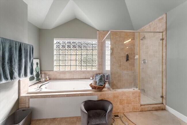 Building Photo - 650 Westcross St