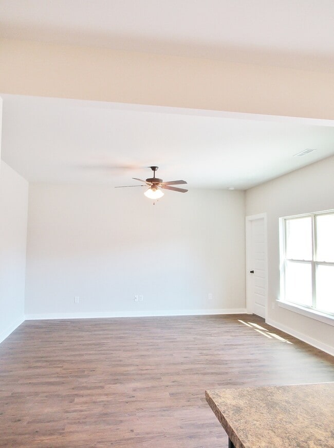Building Photo - 123 Birch Falls Dr