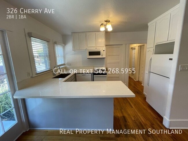 Building Photo - 326 Cherry Ave