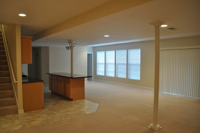 Building Photo - 452 Amherst St