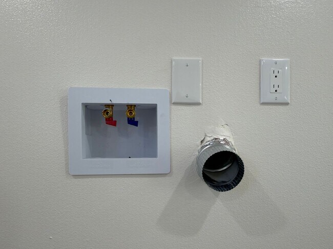 Building Photo - 5970 Locust Ave