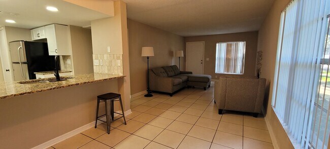 Building Photo - Modern One-Story Ground Floor Condo, Conve...