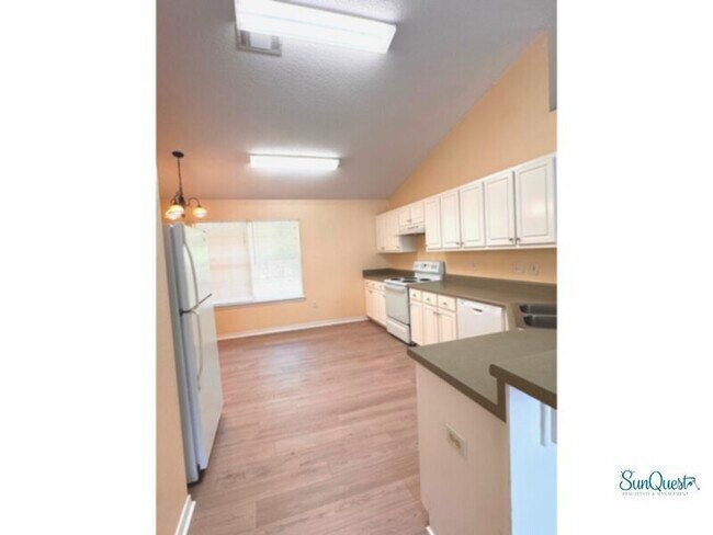 Building Photo - Spacious all brick home in Gulf Breeze.