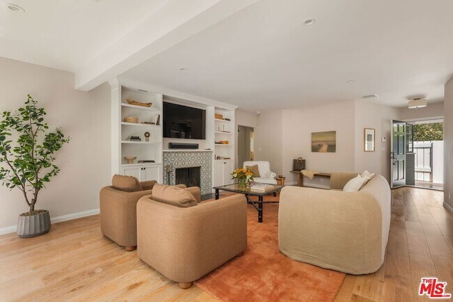 Building Photo - 11349 Canton Dr