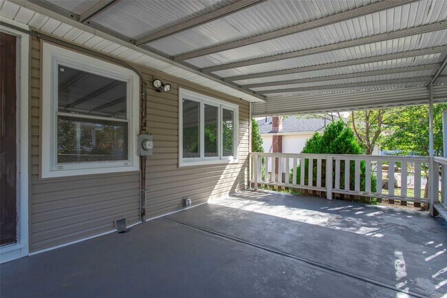 Building Photo - 15 Gainsville Dr
