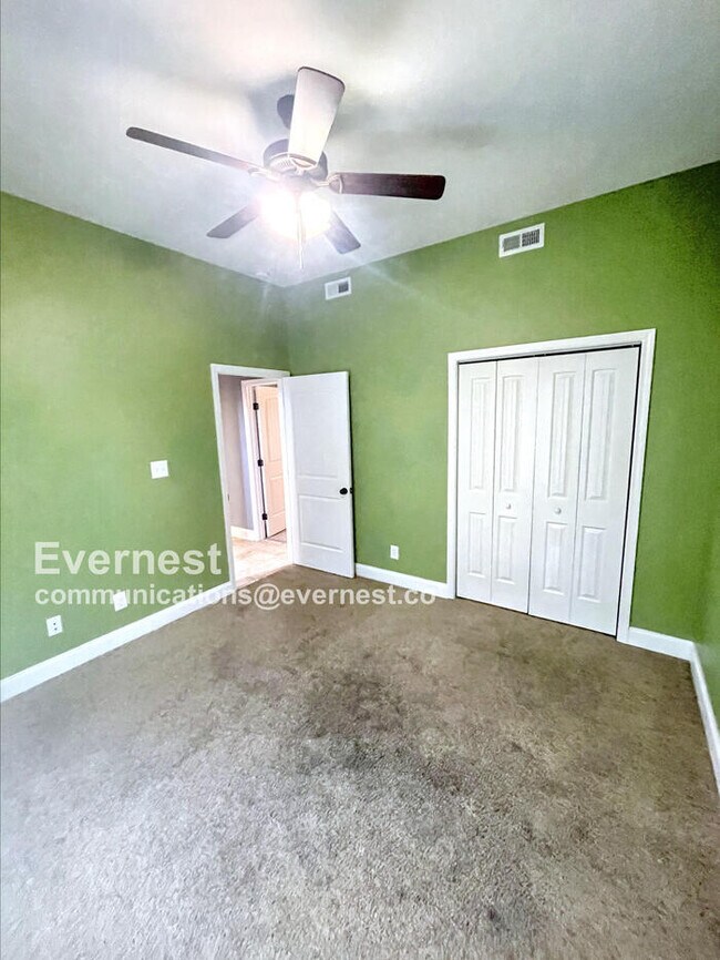 Building Photo - 650 Fox Hound Dr