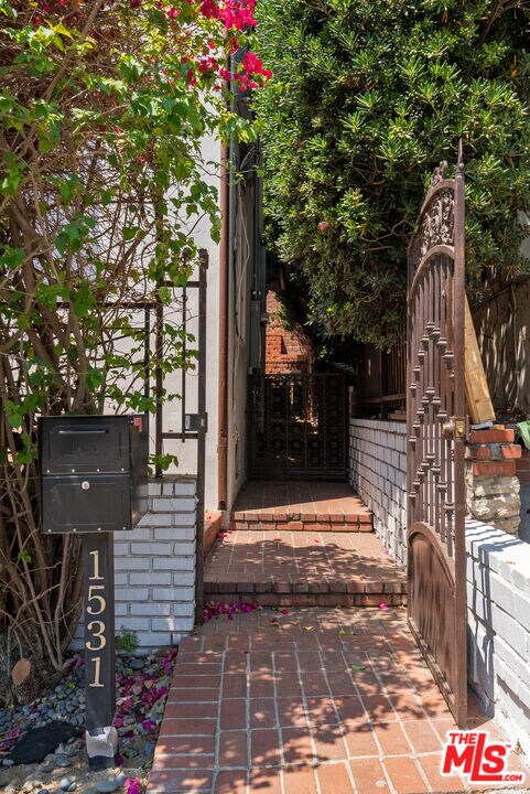 Building Photo - 1531 Marmont Ave