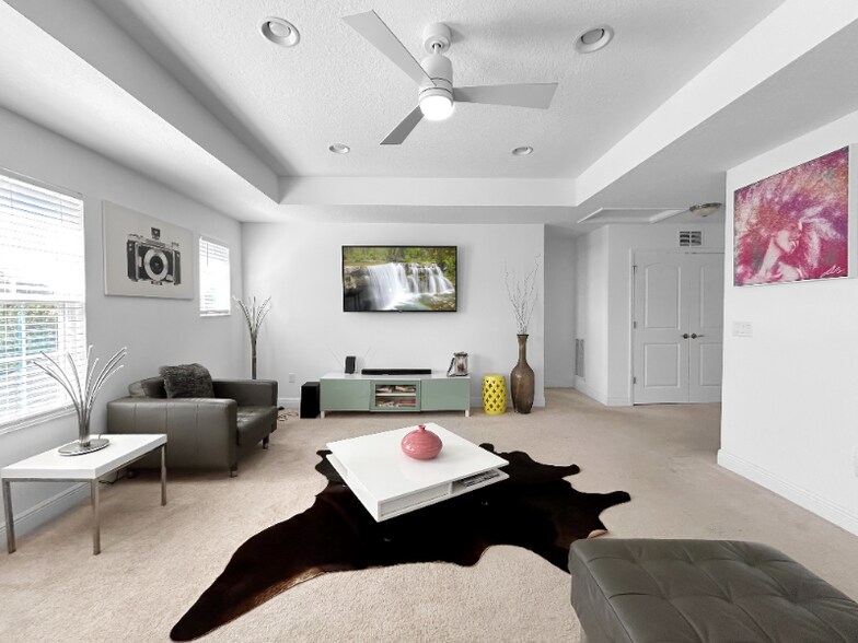 Building Photo - 9714 Provencal Ave