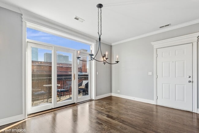 Building Photo - 927 W Agatite Ave